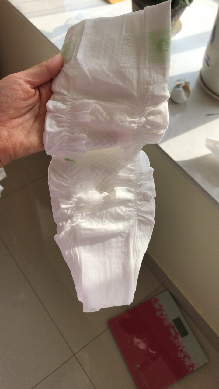 尿湿纸尿裤瞬间图片