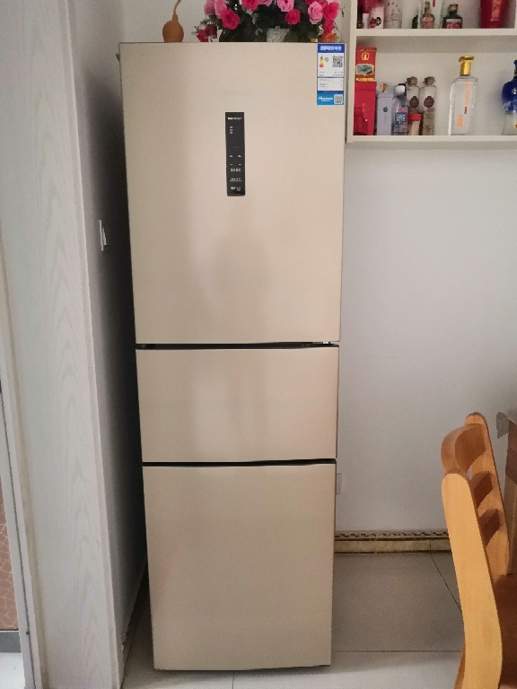 海信(hisense)家用三门风冷无霜电脑控温小冰箱节能变频宽幅变温室bcd