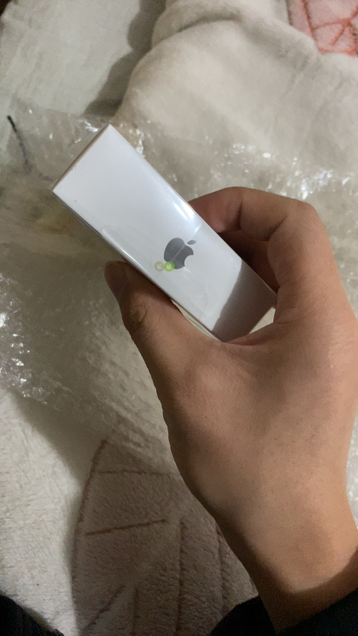 新包装iphone11也不送耳机充电器(新包装iPhone11也不送耳机充电器苹果这么做别有目的)