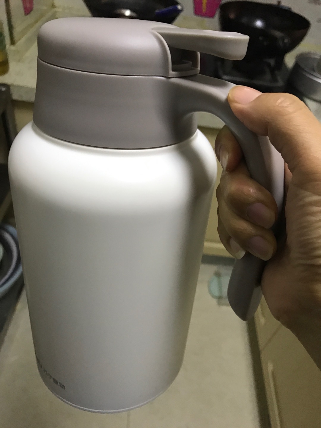 苏宁极物 316不锈钢真空保温壶2l 白色家用保温水壶杯大容量暖壶瓶热