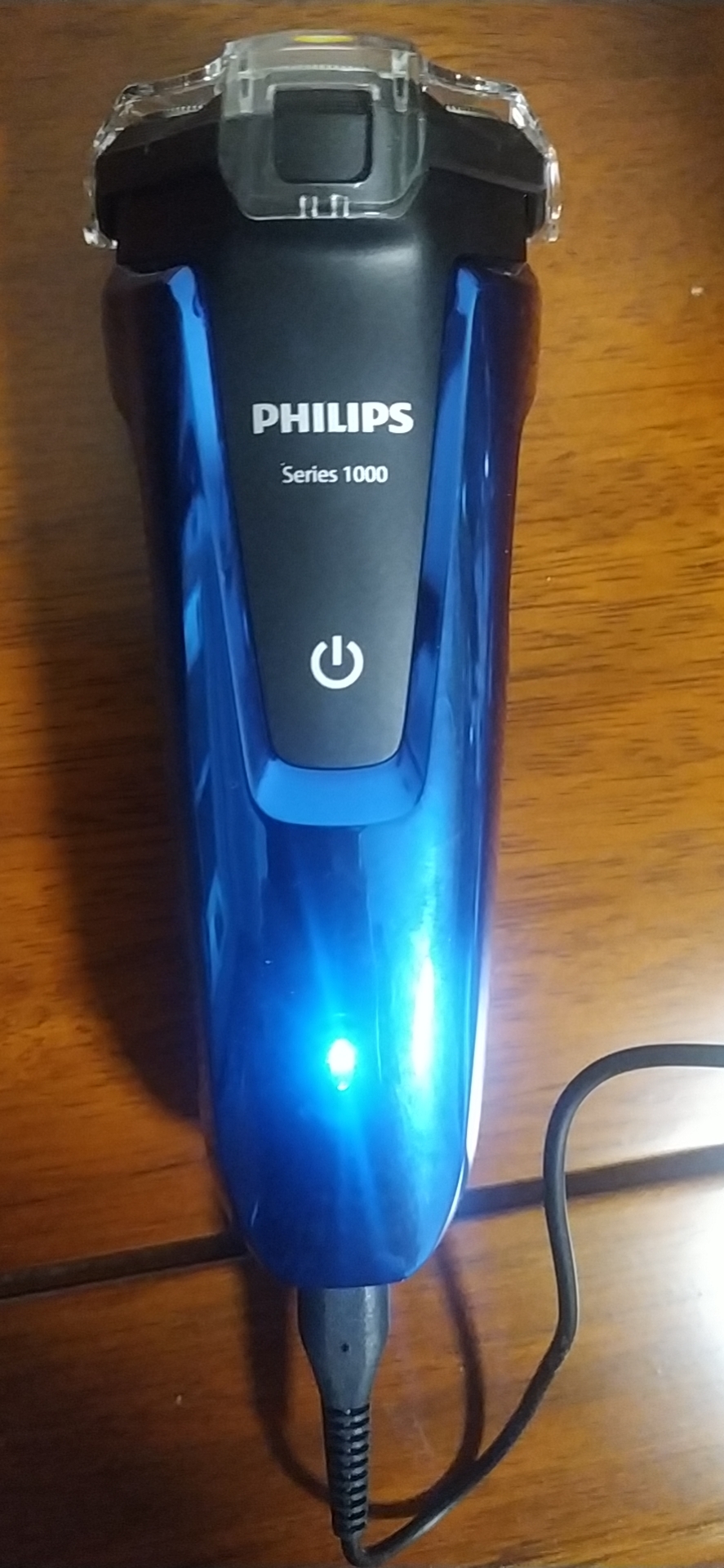 飞利浦(philips) 电动剃须刀 s1050/02 干湿两用三刀头全身水洗 充电