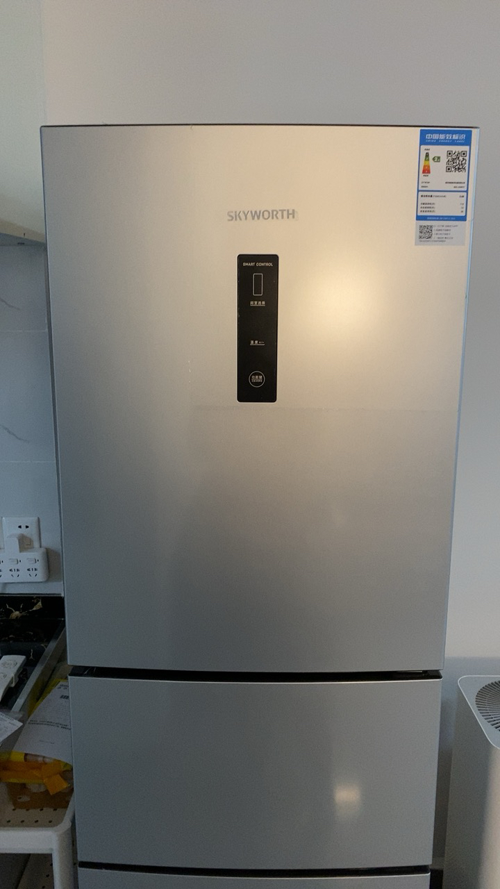 创维(skyworth) 220升冰箱风冷无霜 三门冰箱 中门可调温 节能静音 大