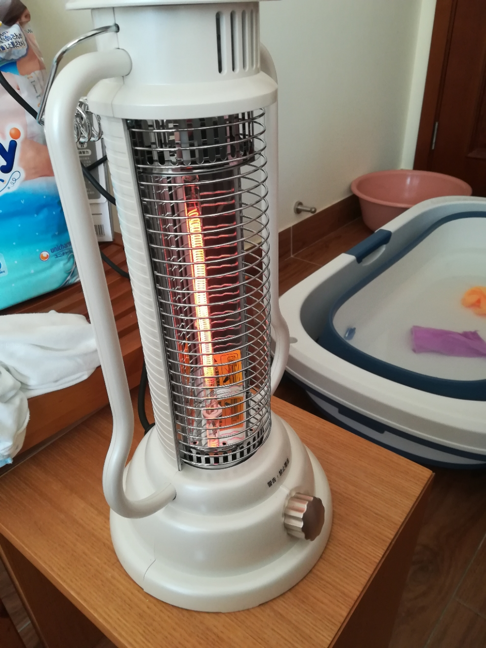 小太阳取暖器桌面