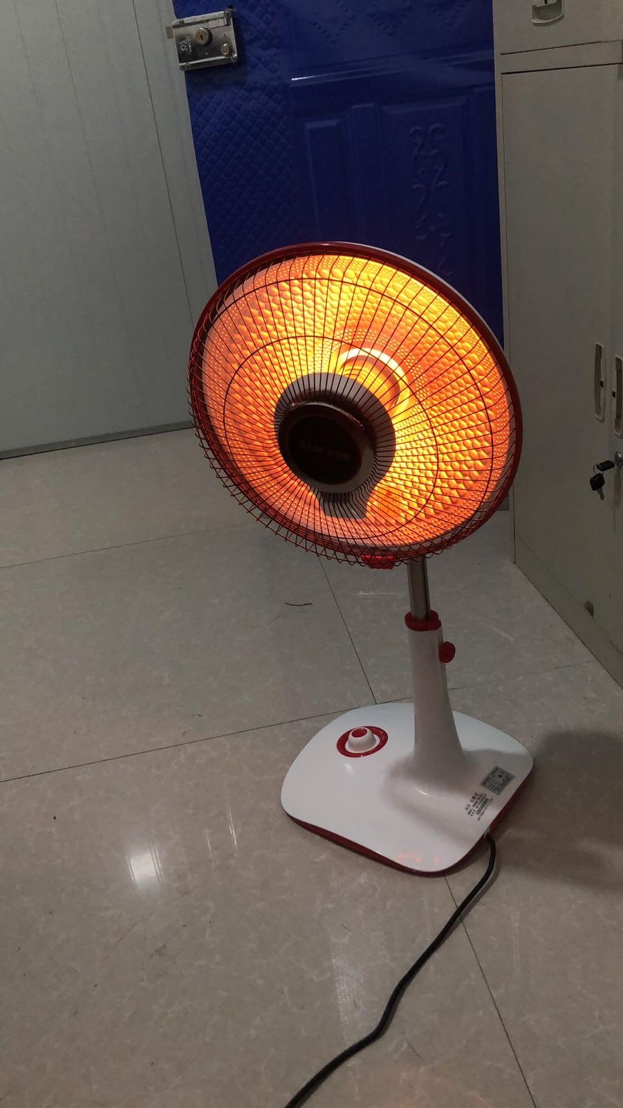 奥克斯小太阳取暖器家用节能暗光电暖器气升降立式热扇落地烤火炉nsb