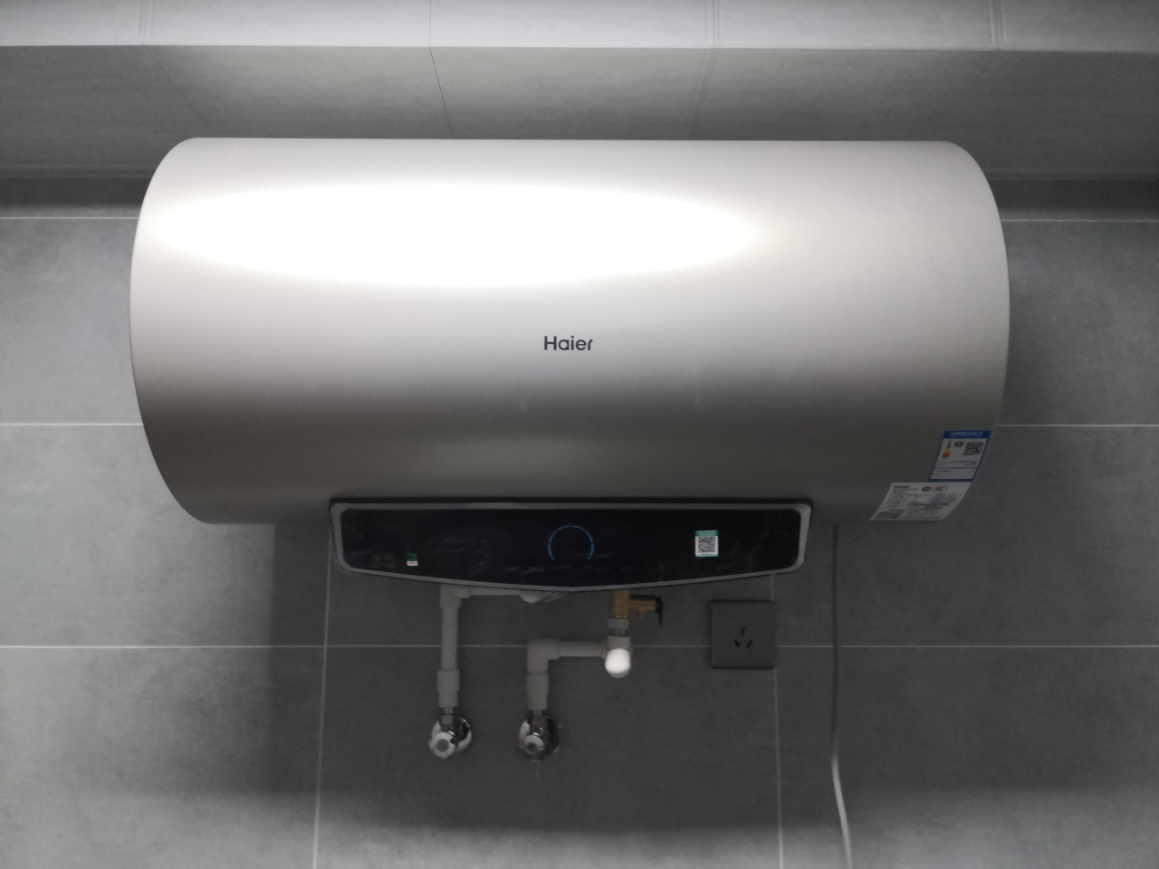 海尔热水器60升储水