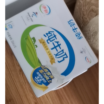 伊利高鈣牛奶250ml24盒禮盒裝營養兒童寶寶學生成人早餐奶