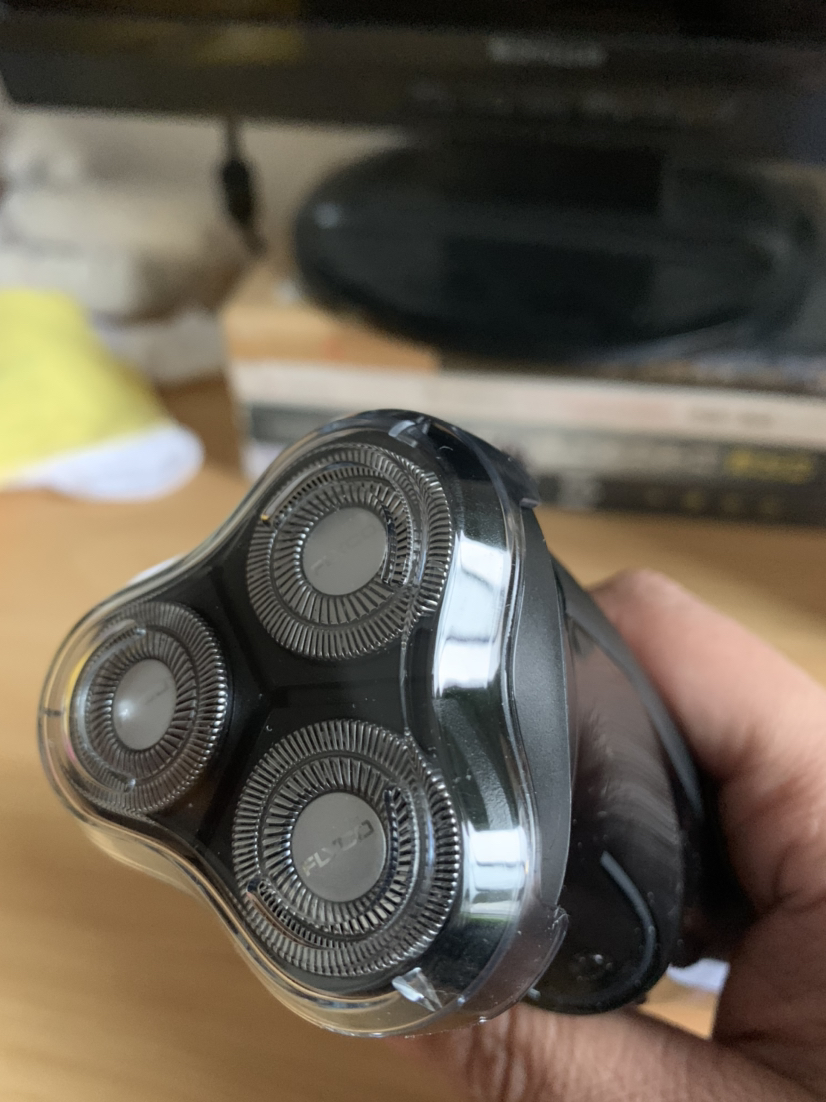 飞科(flyco)电动剃须刀fs370 三刀头充电式全身水洗8小时充电旋转式