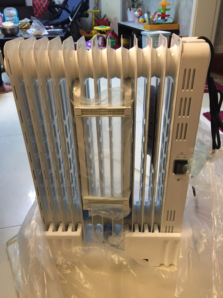 美的油汀立式取暖器2200W 13片加热片带加湿盒和衣架设计暖意十足晒单图