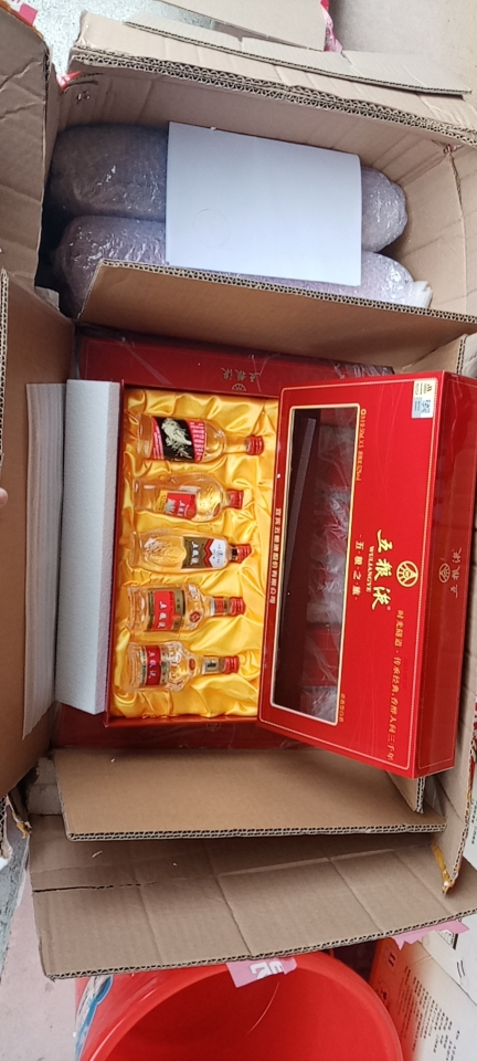 五粮液 52度小酒版浓香型白酒 五粮之旅 时光隧道 50ml*5瓶 礼盒装