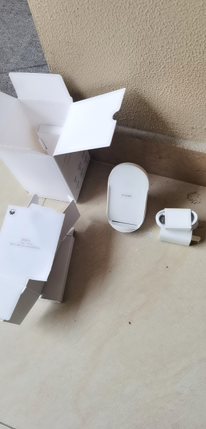 华为(huawei)华为超级快充立式无线充电器 可边用边充 (max 50w)套装