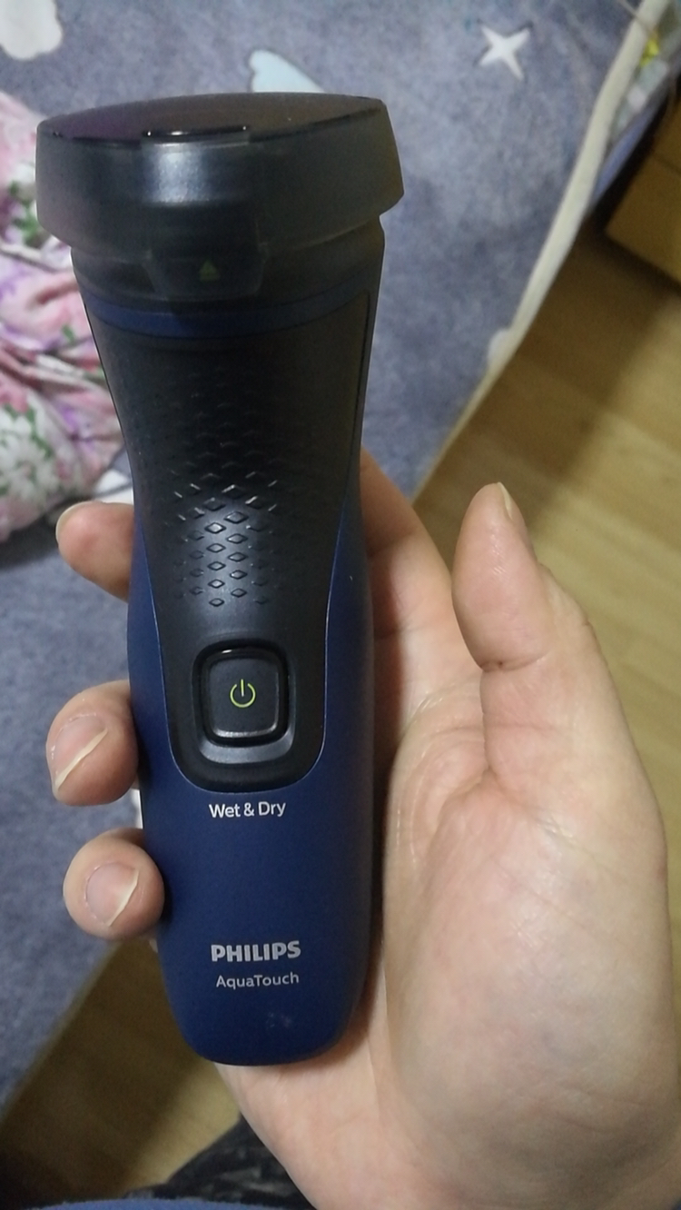 飞利浦(philips)s1121/41 3d浮动刀头干湿两用电动剃须刀晒单图