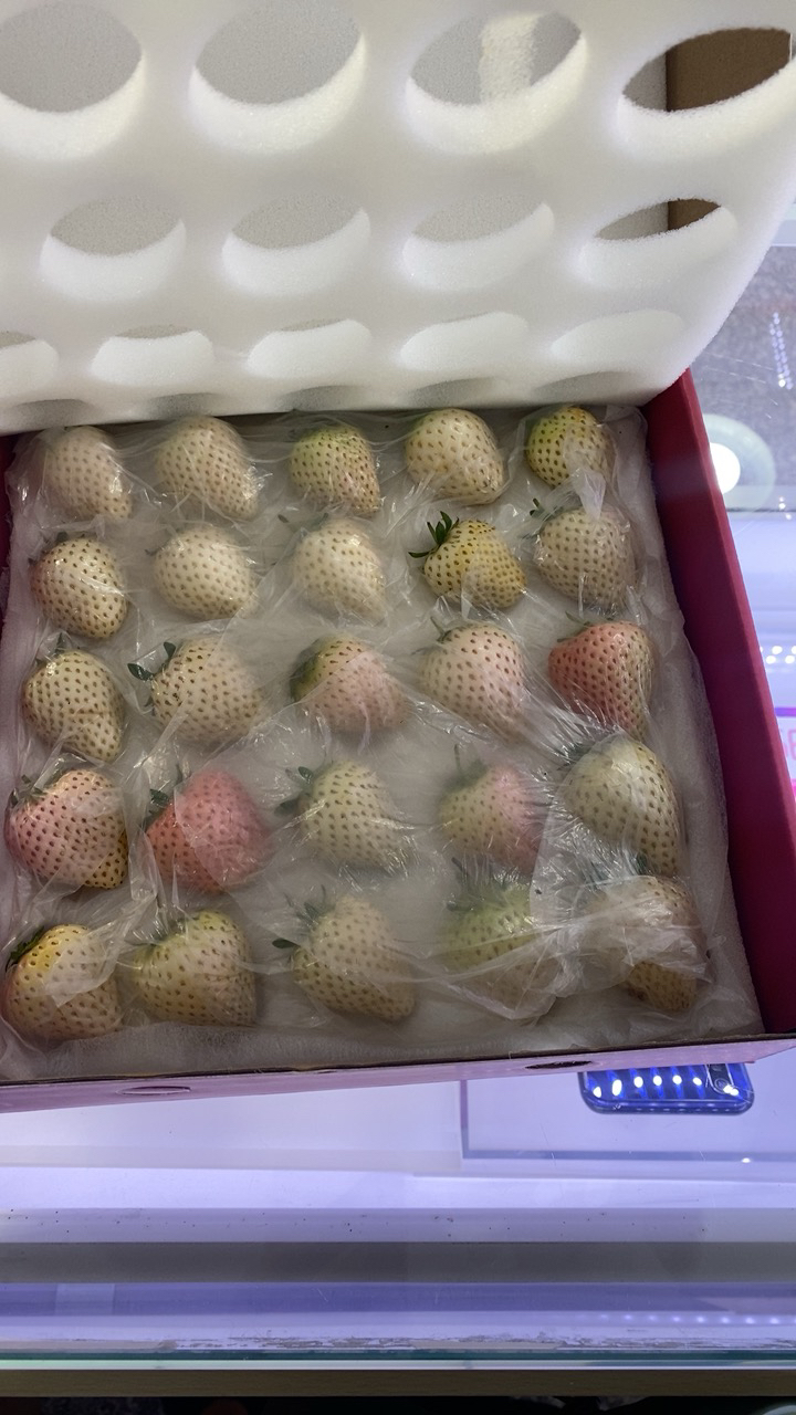 【店长力荐】【顺丰直达】淡雪白草莓25枚装 单果15g以上 白雪公主