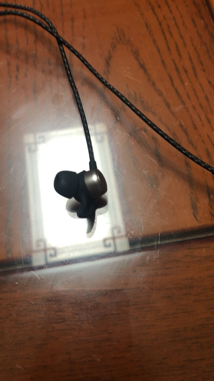 漫步者w300bt plus蓝牙耳机磁吸运动跑步手机耳机入耳式双耳降噪颈挂