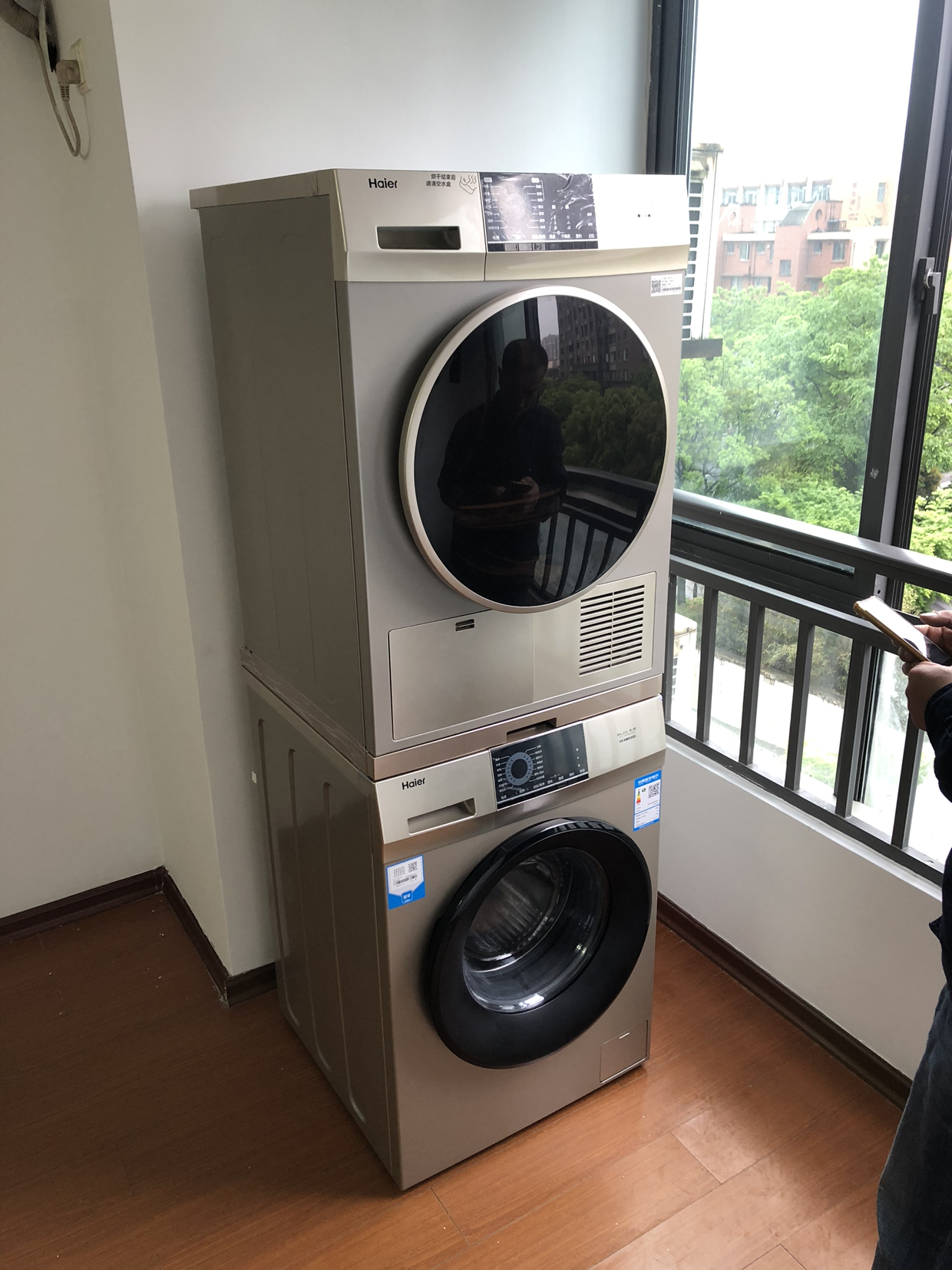 海尔(haier)9公斤 冷凝式滚筒式家用干衣机 低温柔烘 衣干即停 gdne9