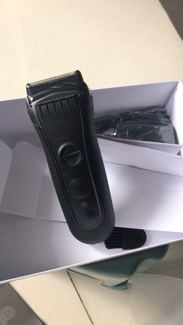 博朗(braun)电动剃须刀 3020s 德国进口三刀头 全身水洗 充插两用