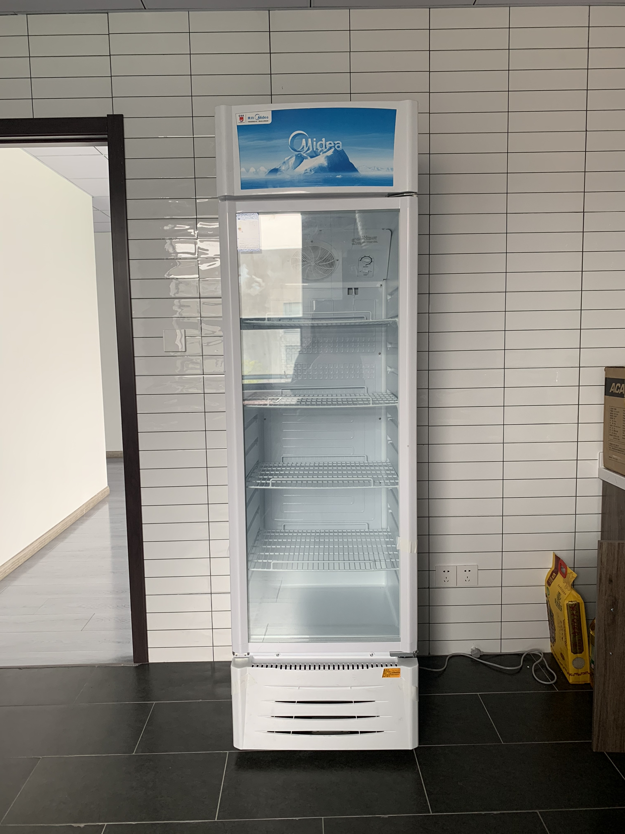 midea/美的 316升冰柜立式单温冷藏玻璃门展示柜啤酒饮料冷柜 sc-316