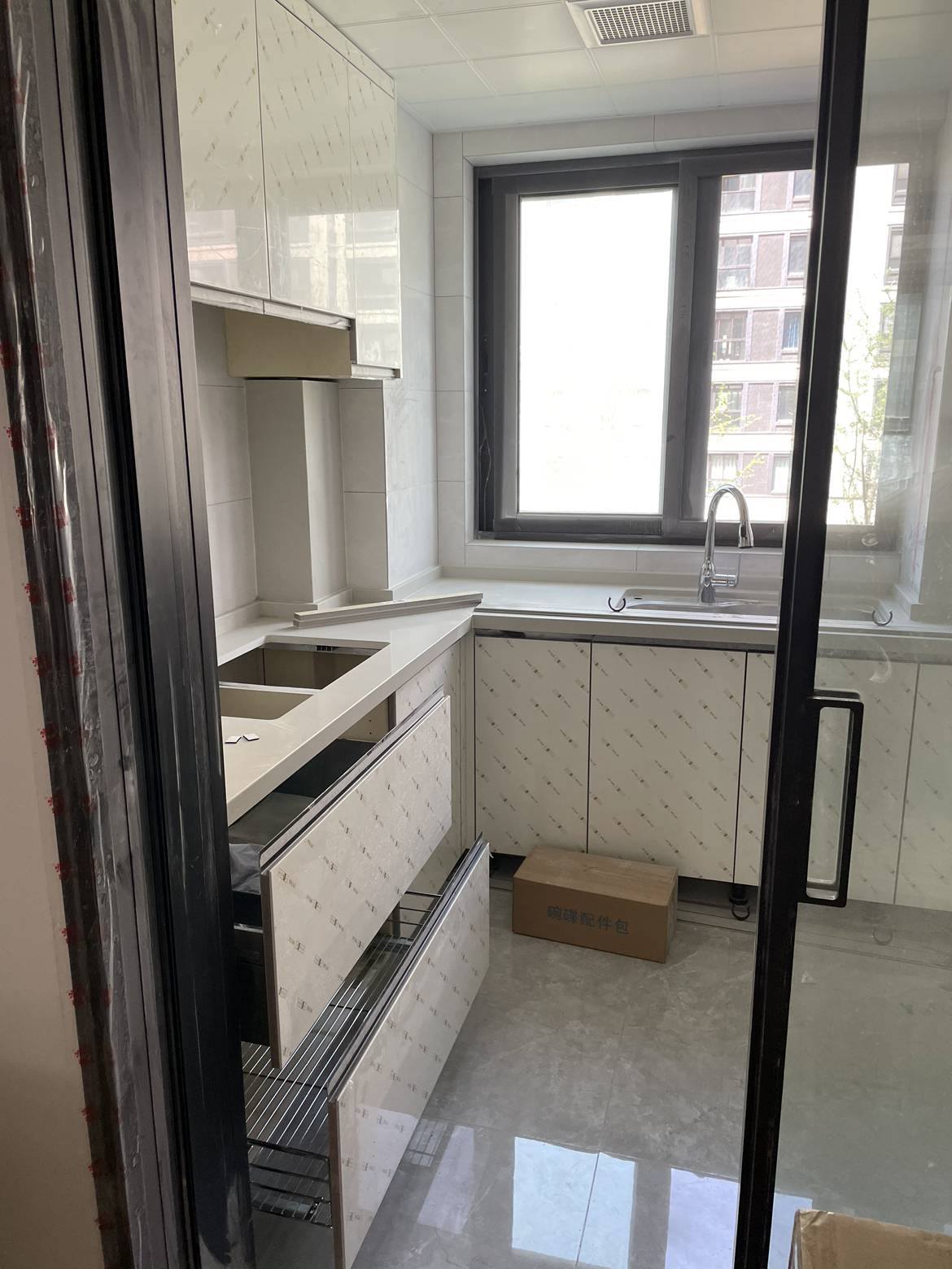 我乐橱柜穆萨 现代风整体橱柜定制厨房整体定做厨柜石英石台面开放式