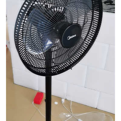 美的(midea)落地扇 fs40-18c 三档风速 台立两用 广角送风 电风扇