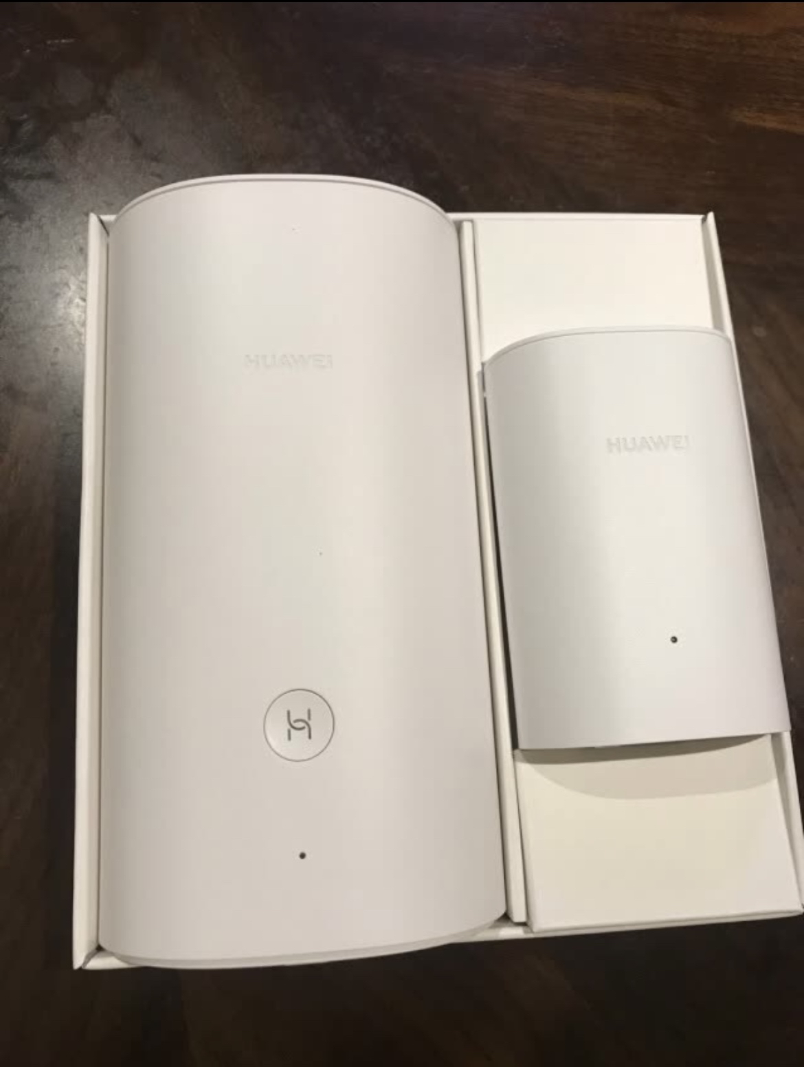 华为的产品值得信赖子路由器可以放在任意一个屋避免了拉线的烦恼信号