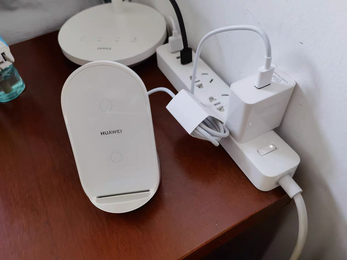 监控手机充电器