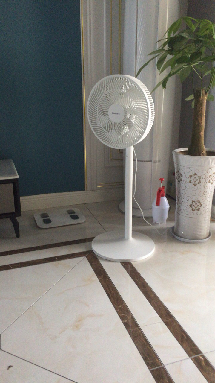 格力(gree)电风扇fs-3015bh7家用立式遥控节能落地扇卧室7叶大风量