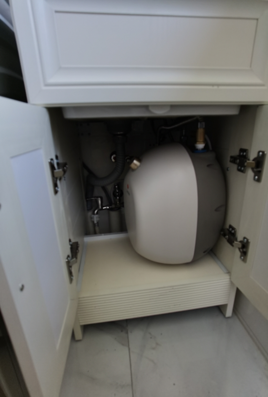 6升家用洗菜洗碗厨房神器2200w储水式小型电热水器一级能效 les6.