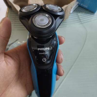 飞利浦电动剃须刀正品s5051快速充电电动三头刮胡刀充电水洗s5083
