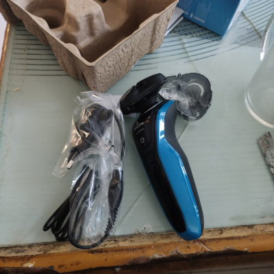飞利浦电动剃须刀正品s5051快速充电电动三头刮胡刀充电水洗s5083