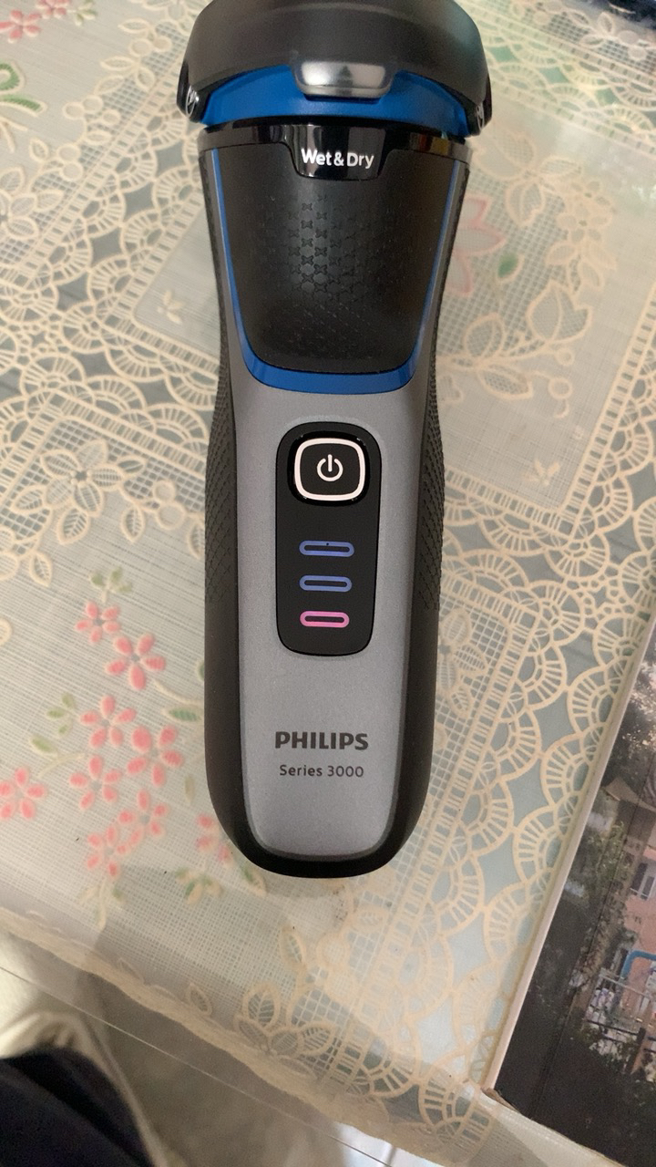飞利浦(PHILIPS) 电动剃须刀新3系 干湿双剃刮胡刀 配弹出式鬓角修剪器 生日礼物送男友 S3206/09晒单图