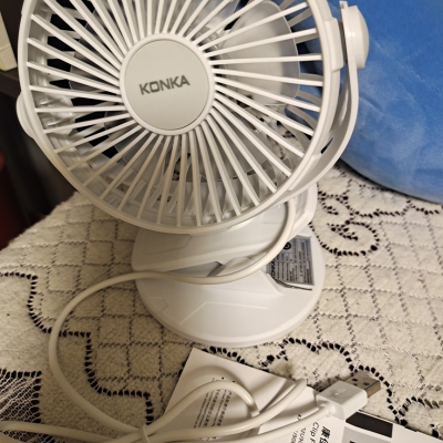 康佳便携式小风扇迷你充电usb电风扇宿舍床头小插电办公台扇充电款
