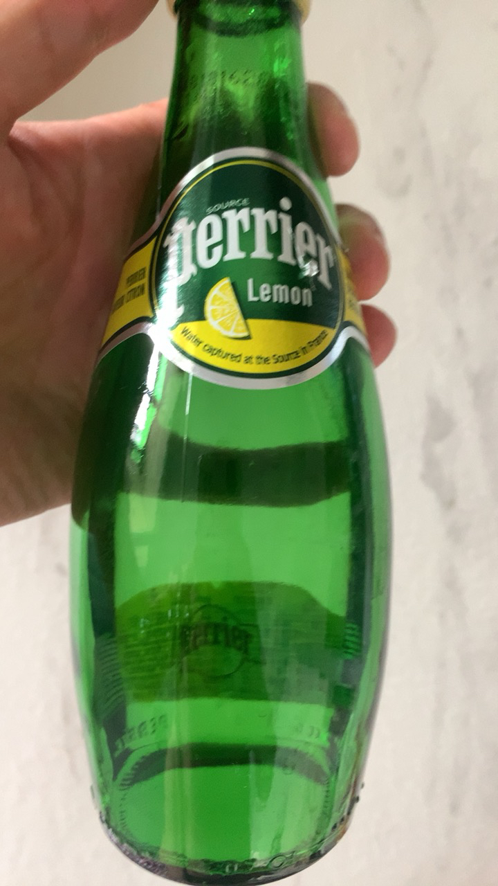 巴黎水(perrier)柠檬味330ml*24瓶含气天然矿泉水 法国进口气泡水晒单
