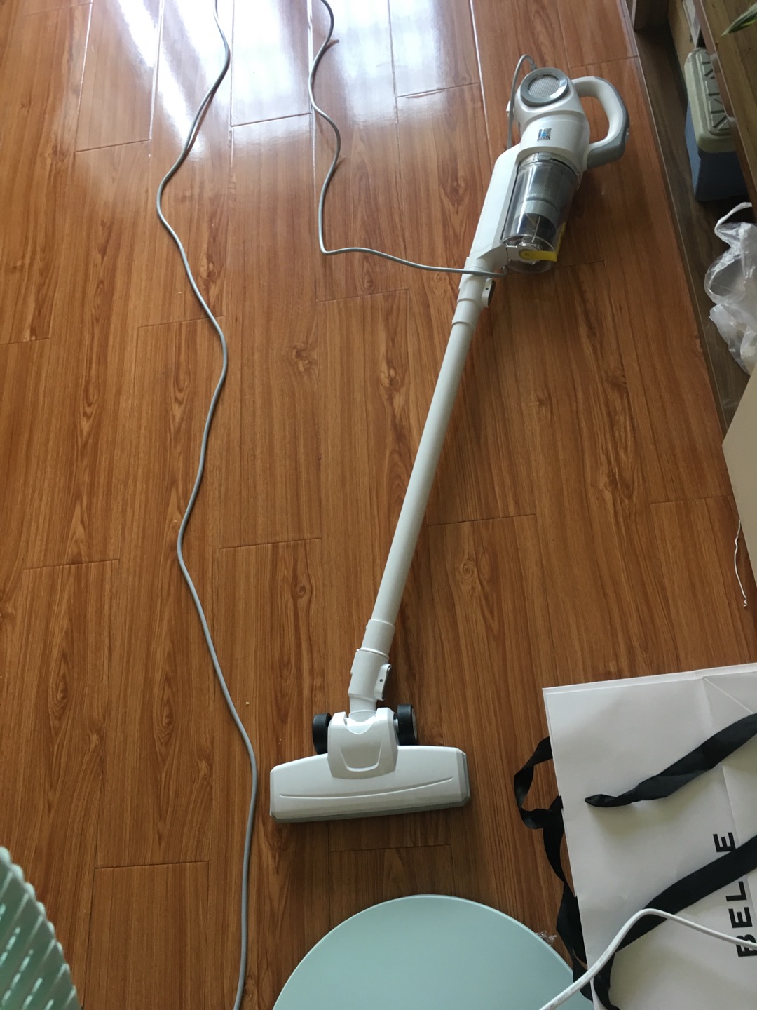 美的家用手持吸尘器