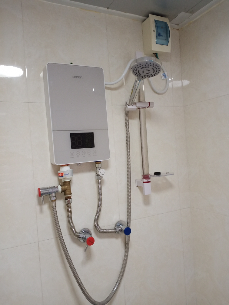 卫生间小型电淋浴器sk