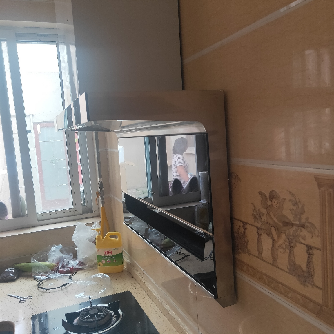 物流速度快,抽油烟效果比原来的抽油烟机好,就是厂家派人安装不太及时