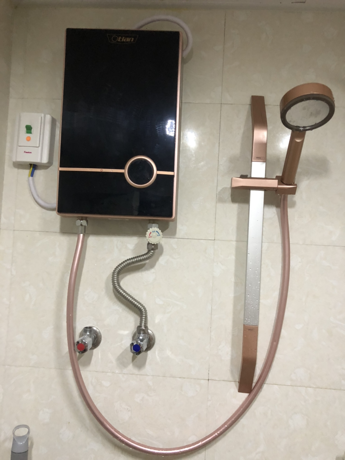 即热式电热水器小型家用智能变频恒温淋浴洗澡过水热卫生间免储水快热