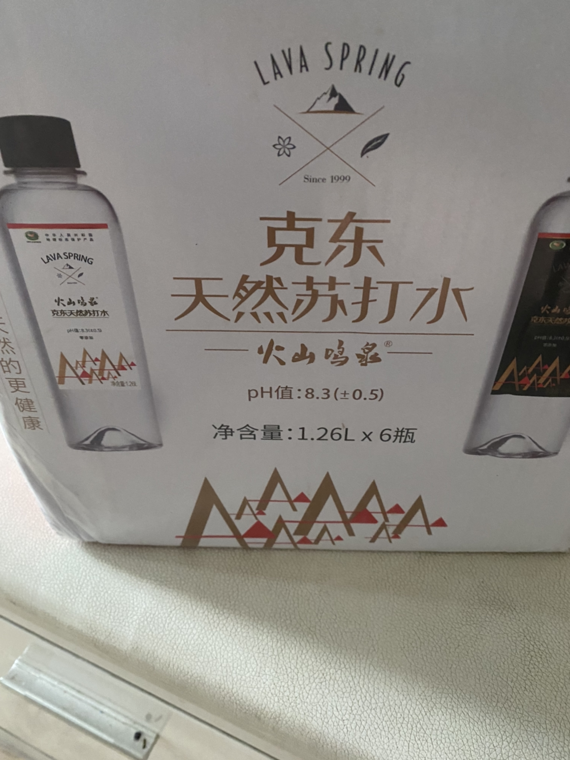 [顺丰直送]火山鸣泉 水克东天然苏打水 饮用水碱性1.26l*6 整箱晒单图