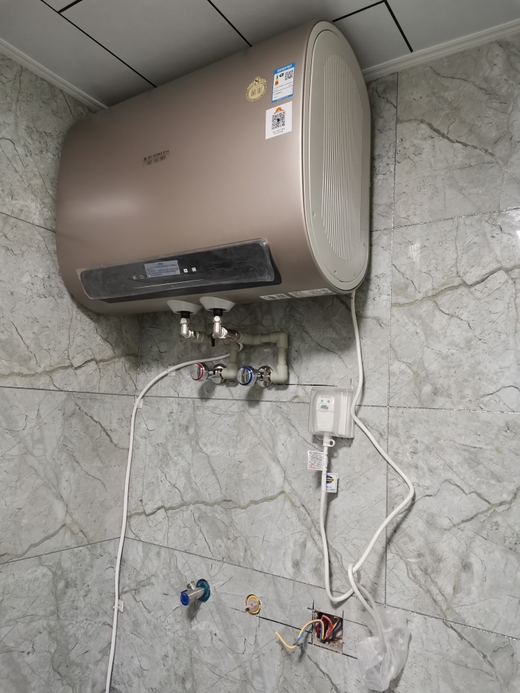 史密斯电热水器60升金圭内胆电热水器e60hgn 双胆超薄科技 雅金外观