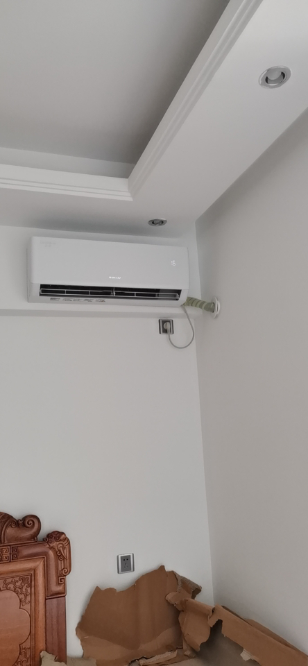 这次购买的格力云炫空调,款式新颖,安装高效,房间使用效果好.