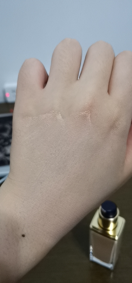 雅诗兰黛白金粉底液1c0