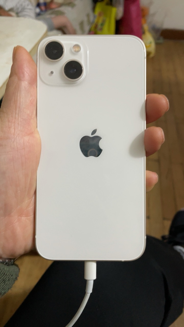 苹果13白色实拍图片