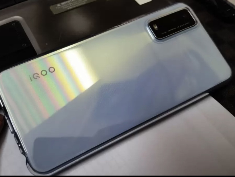 vivo iqoo u3 5g新品 缎绸白 6 128g 性能小金刚 天玑800u 90hz竞速屏