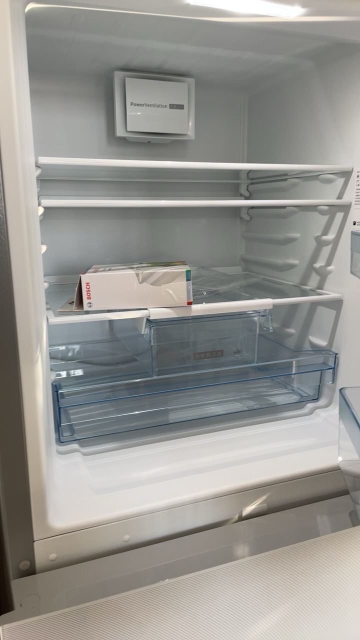 博世(bosch) 274升大容量三门冰箱 混冷无霜 精确控温 维他保鲜 玻璃