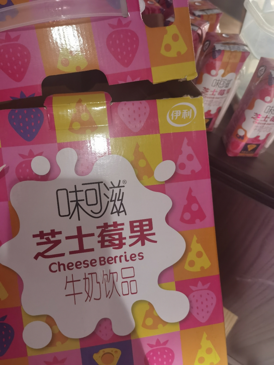 1月产伊利味可滋巧克力牛奶240ml*12盒整箱学生营养牛奶晒单图