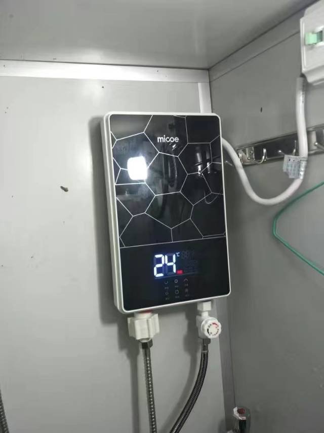 即熱式電熱水器家用小型直熱免儲水浴室速熱恆溫洗澡快熱式電熱水器