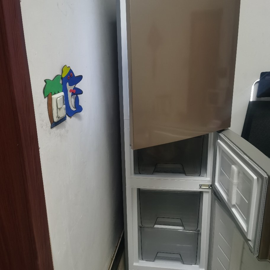 美的(midea)冰箱三门213升节能低音中门大抽屉低温补偿小型家用多门电