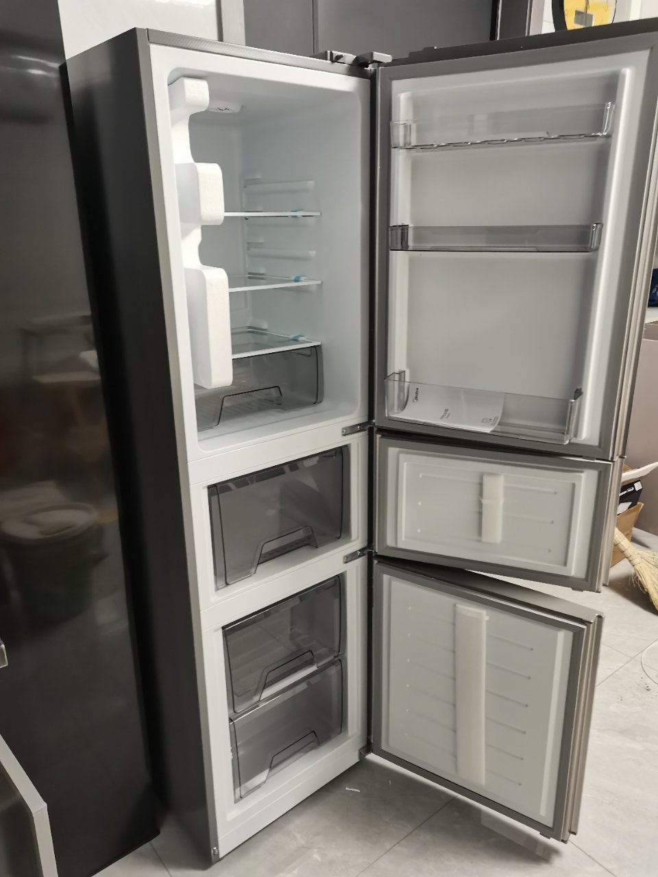 节能低音 中门大抽屉 低温补偿 小型家用多门电冰箱 bcd-220tm 星际银