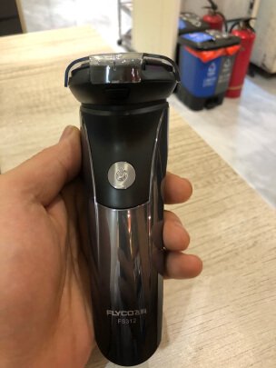 飞科(flyco)电动剃须刀 fs312 旋转三刀头 电动男士刮胡刀全身水洗