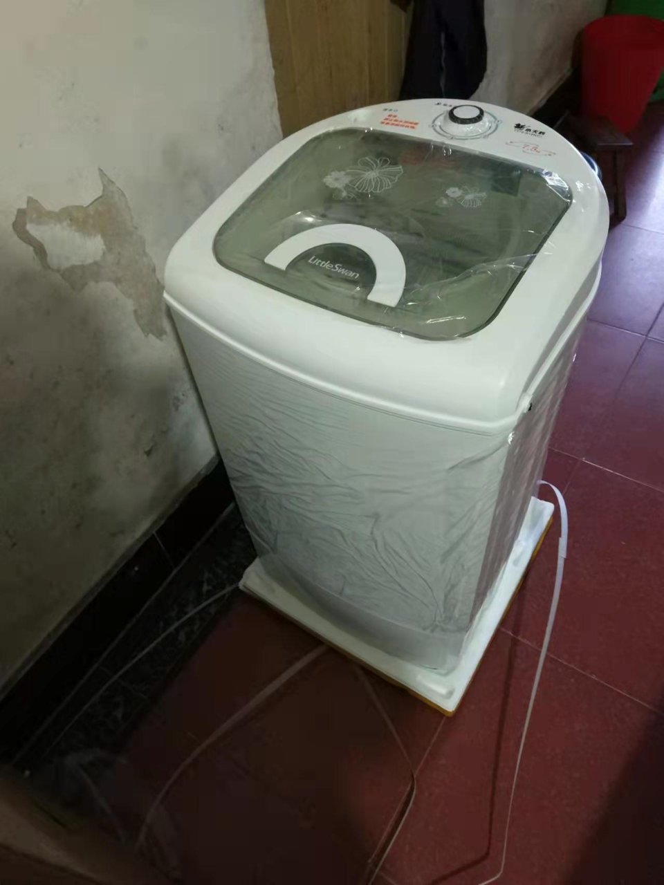 小天鹅洗衣机大品牌,买的甩干桶,小巧玲珑,喜欢,物流也很快,品牌的