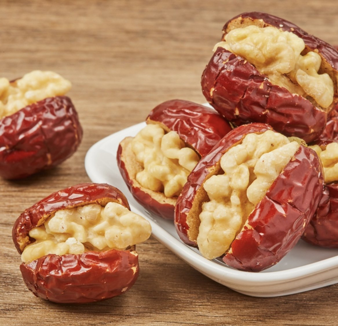 苏宁宜品枣夹核桃680g年货礼盒新疆特产红枣灰枣夹核桃仁 大枣子零食