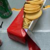 康师傅 3+2苏打夹心饼干 香草巧g力味375g一如既往点好吃实惠。新口味很喜